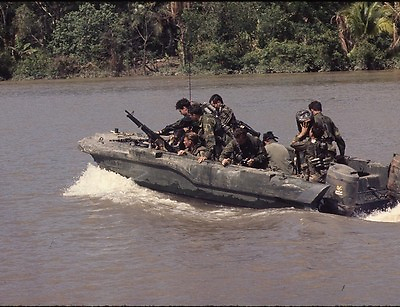 #ad U.S. Navy Seal Team move down Bassac River 8quot;x 10quot; Vietnam War Photo Picture #59 $7.43