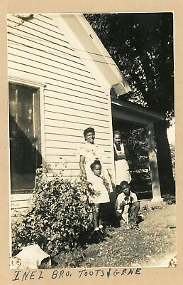 #ad FAMILY Vintage FOUND BLACK AND WHITE PHOTO Snapshot ORIGINAL 34 LA 80 I $12.34
