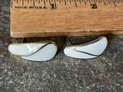 #ad Vintage 80’s Earrings Off White Gold Toned Metal Pierced $6.75