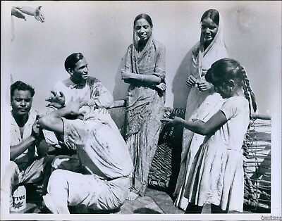 #ad 1968 Girl Squirts Guest At Annual Holi Celebration In India Religion 7X9 Photo $24.99