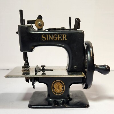 #ad VTG Singer SewhandyNo 20 Mini Sewing Machine Kids Childs Black 1950s Mid century $159.79