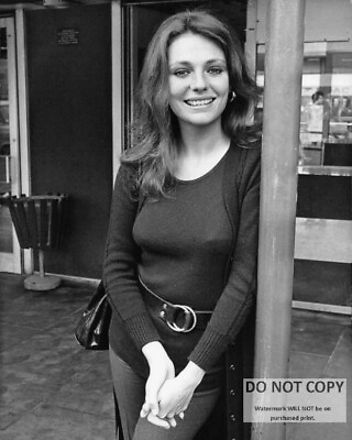 #ad JACQUELINE BISSET AT HEATHROW AIRPORT IN APRIL 1970 8X10 PHOTO BB 551 $8.87