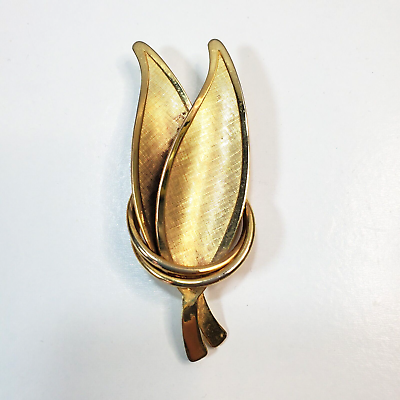 #ad Vintage Gold Tone Double Rope Circle amp; 2 Textured Leaves Leaf Brooch Pin $17.99