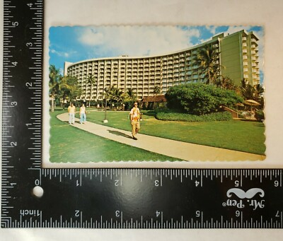 #ad HI Hawaii MAUI SURF HOTEL On KAANAPALI Beach GUESTS On PATH Roadside Postcard $3.80