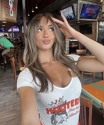 #ad HOOTERS GIRL THINKING ?? $2.22