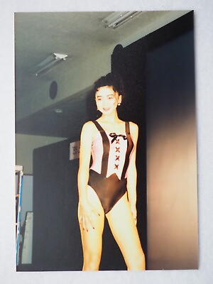 #ad Vintage photo around Y1990 Japanese girl at a swimsuit show Ey9572 $5.55