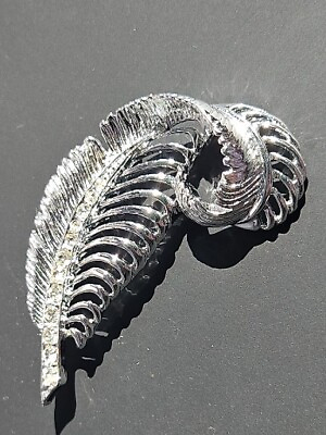 #ad Vtg 60 80s Silver Toned Feather Brooch Rhinestones Dimensional Swirl 2.5” Pin $11.99