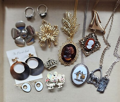 #ad Mixed Lot of Vintage Lady Head Cameo Necklaces Brooches Pendants Pins NOS $37.99