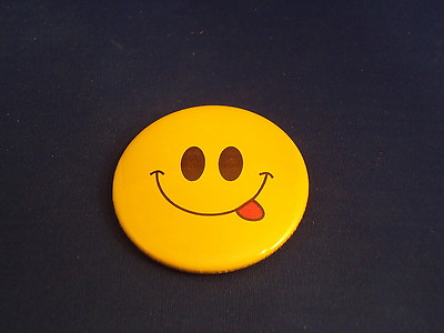 #ad SMILEY HAPPY FACE quot;WISE GUYquot; BUTTON pin pinback 2 1 4quot; badge FUNDRAISER $2.99