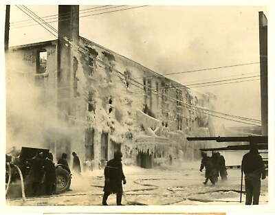 #ad PRESS PHOTO LORAIN HOTEL FIRE 1936 ICE ENCRUSTED BUILDING LORAIN OH FIREMEN $7.99