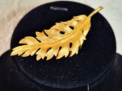 #ad Vintage Signed Coro 1961 Gold Toned Feather Leaf Brooch $35.00