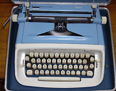 #ad Vintage 1964 Royal Safari Typewriter Case Is Missing Latch Button SA5635057 $79.99