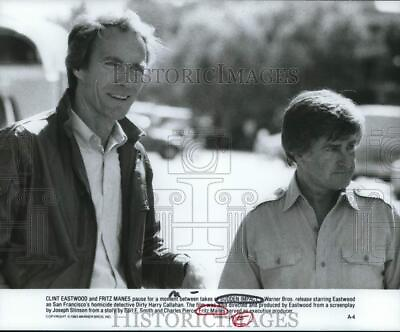 #ad 1983 Press Photo Clint Eastwood and Fritz Manes chat on set of quot;Sudden Impact.quot; $16.99
