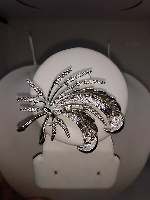 #ad K26 Gorgeous Silver Toned Feather Pin $4.99