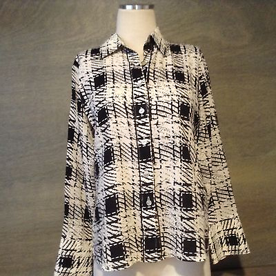 #ad Foxcroft BLACK AND WHITE 100% RAYON Button Up Blouse Top Shaped Fit Women#x27;s 4P $1.99